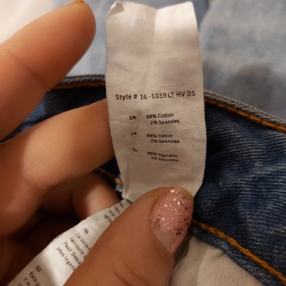 4/$25 Urban Heritage distressed, washed blue jeans - Picture 10 of 15